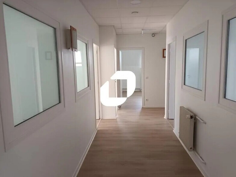 Bureau dans Lille à louer - Photo du bâtiment - Image 2 de 7