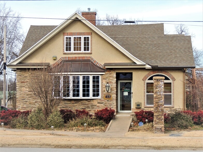 409 W Poplar St, Rogers, AR for lease - Building Photo - Image 2 of 32