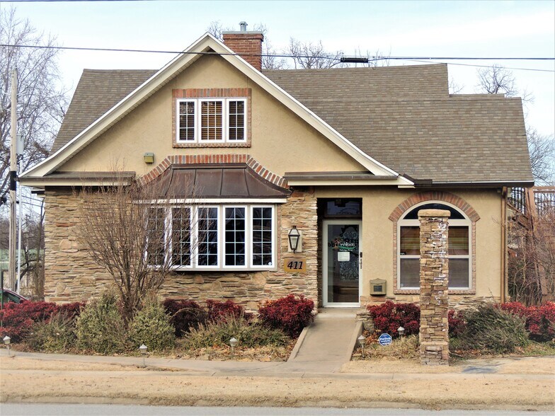 409 W Poplar St, Rogers, AR à louer - Photo du bâtiment - Image 2 de 32