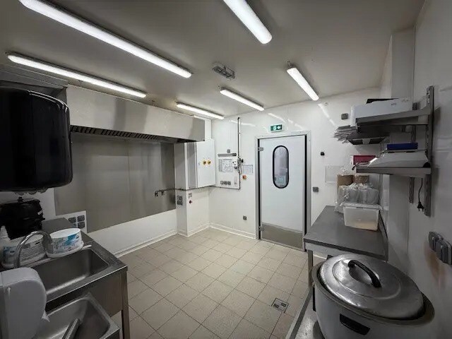Marseille, BDR 13010 -  -  - Interior Photo - Image 2 of 4