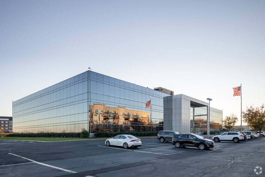 160 Chubb Ave, Lyndhurst, NJ for lease - Building Photo - Image 2 of 12