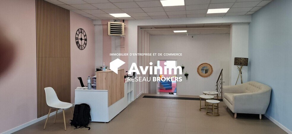 Retail in Montgermont for lease - Interior Photo - Image 3 of 3