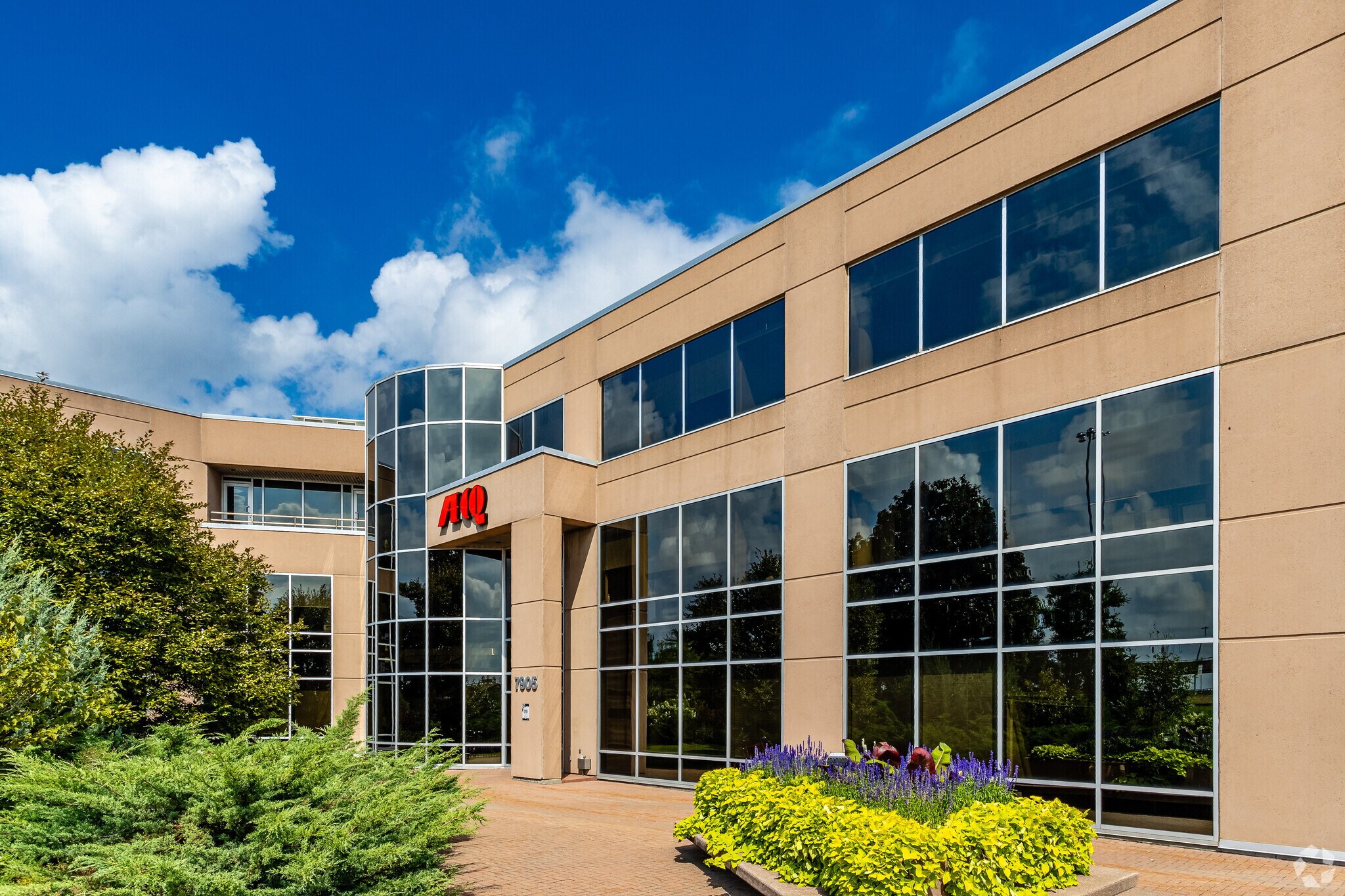 7905 Boul Louis-H.-La Fontaine, Montréal, QC for sale Primary Photo- Image 1 of 1