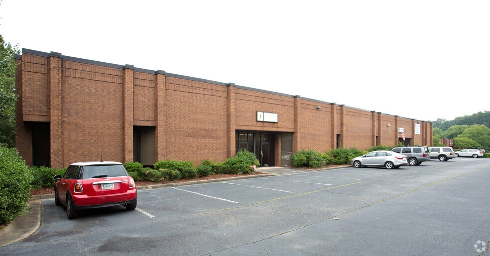 829 Pickens Industrial Dr, Marietta, GA à louer - Photo du bâtiment - Image 1 de 6