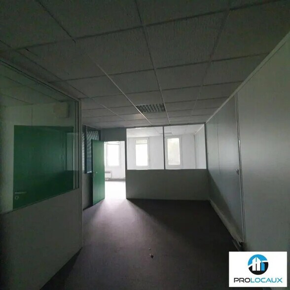 Bureau dans SAINT EGREVE à vendre - Photo intérieure - Image 2 de 12