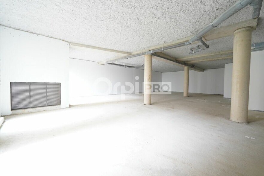 29 Rue Gantillon, Villefranche-sur-Saône for lease - Interior Photo - Image 3 of 11