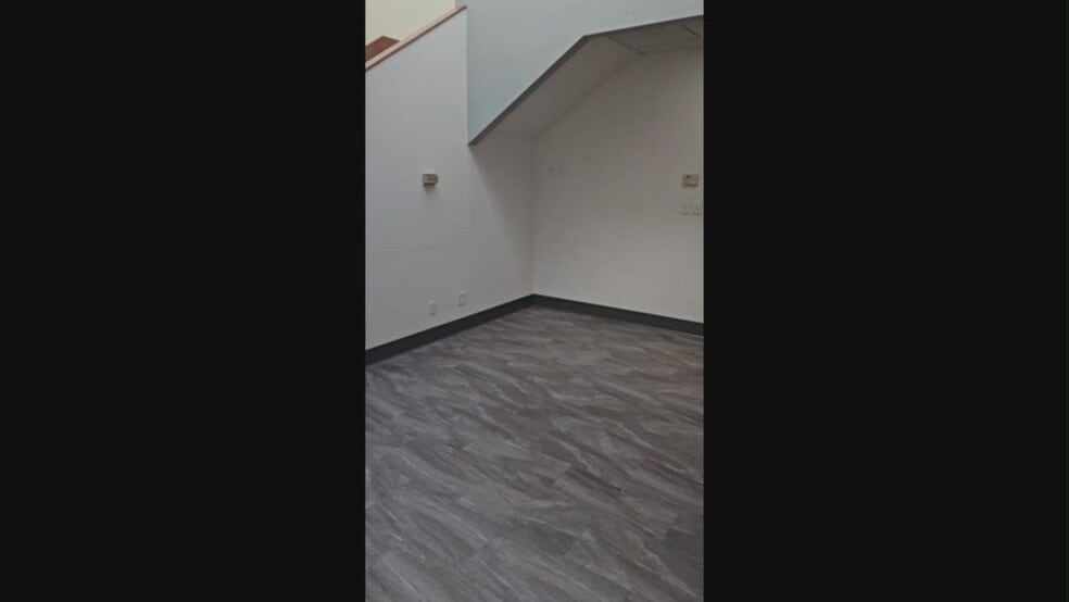 1110 Professional Blvd, Evansville, IN for lease - Commercial Listing Video - Image 2 of 19