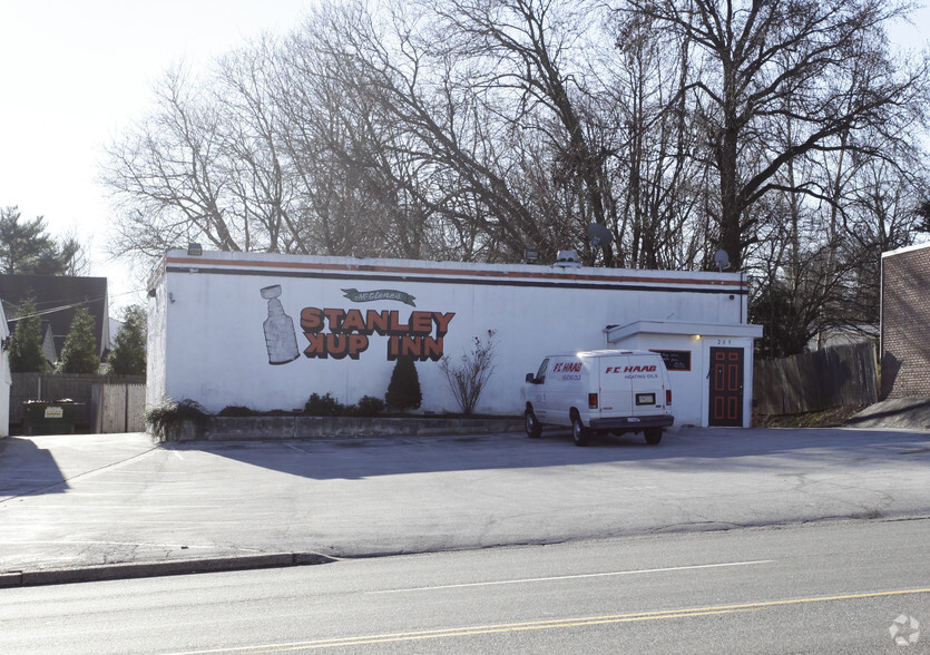 209 Baltimore Pike, Springfield, PA for sale - Primary Photo - Image 1 of 1