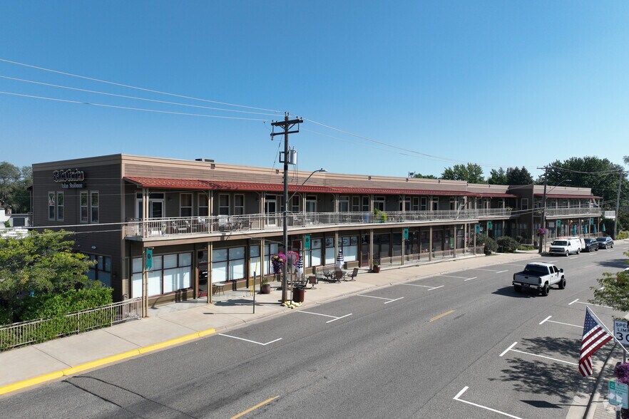 15 E Minnesota St, Saint Joseph, MN à vendre - Photo du bâtiment - Image 2 de 7