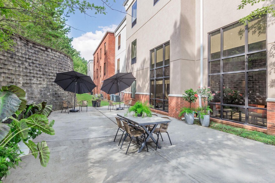 23 Chateau Dr SE, Rome, GA à vendre - Photo du bâtiment - Image 2 de 61