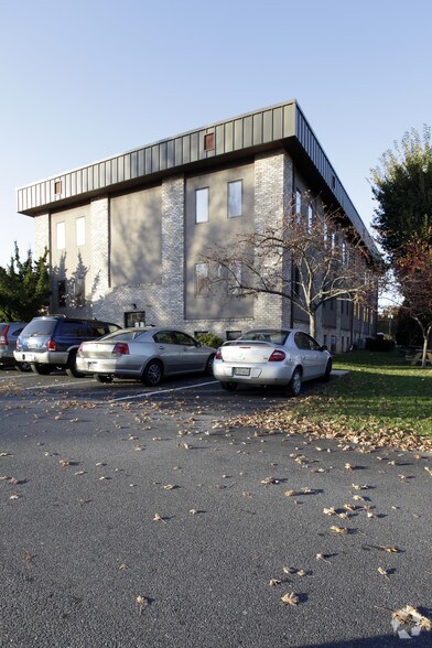 1681 Crown Ave, Lancaster, PA à louer - Photo du bâtiment - Image 2 de 43