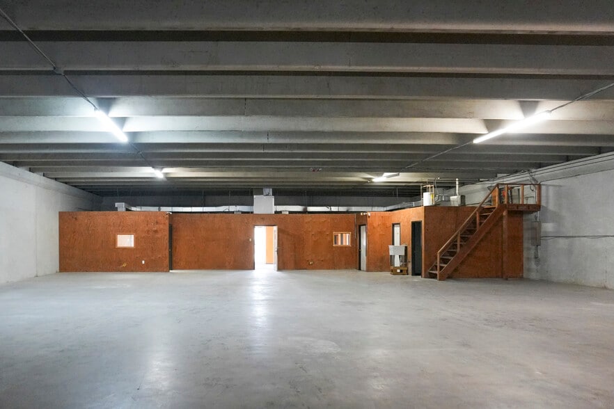 4434 Crosstown Expy, Corpus Christi, TX for lease - Building Photo - Image 3 of 8