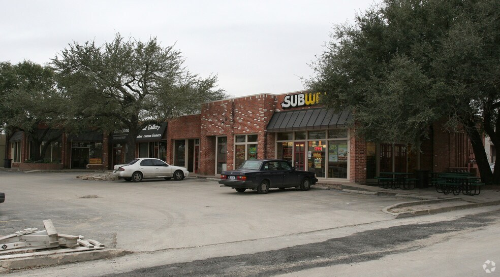 4219-4233 McCullough Ave, San Antonio, TX à louer - Photo du bâtiment - Image 2 de 6