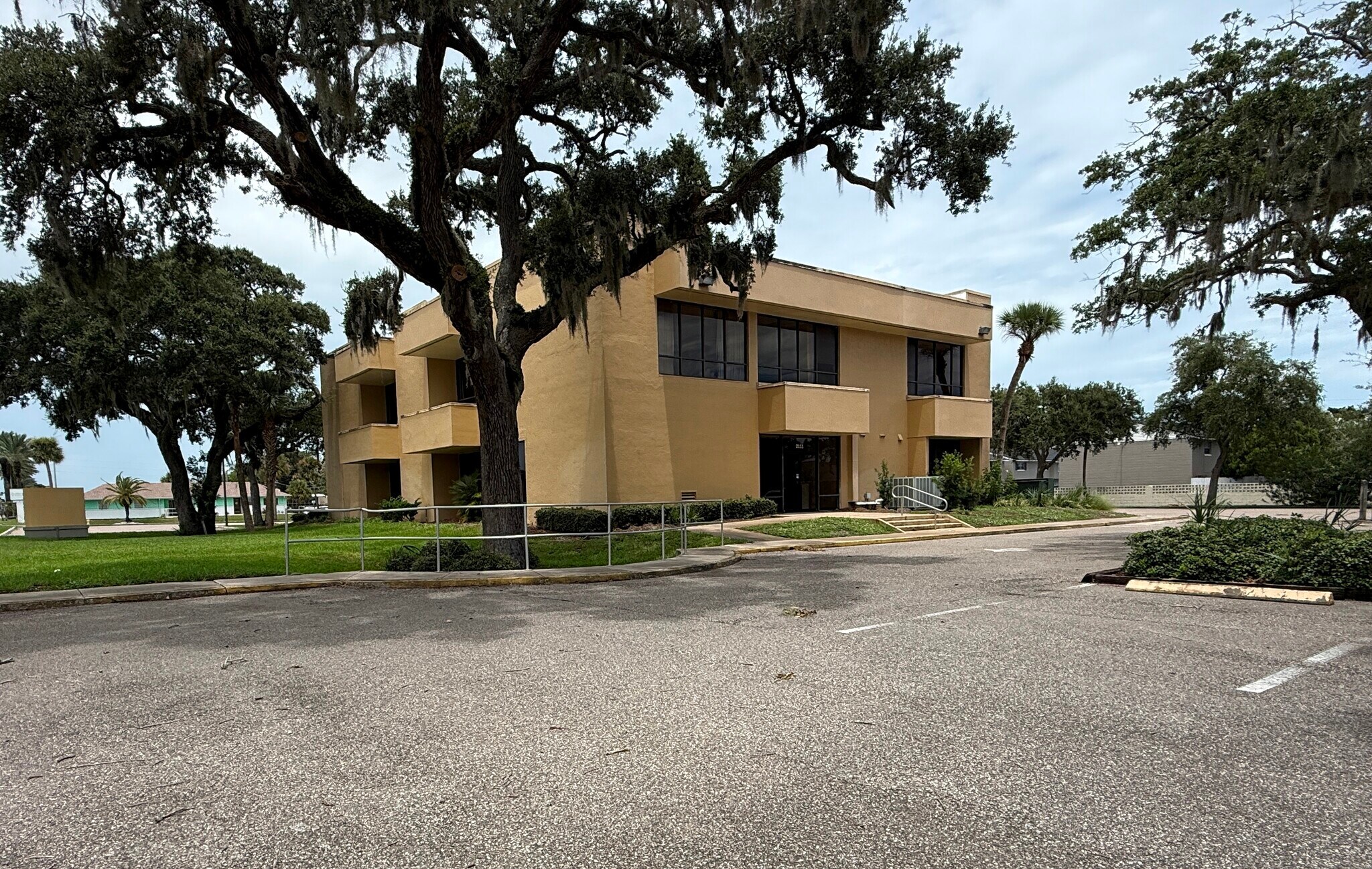 2111 S Ridgewood Ave, South Daytona, FL à vendre Photo du bâtiment- Image 1 de 10