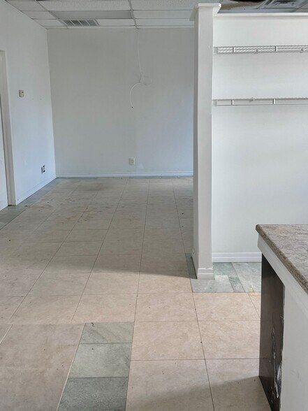 2416-2424 Kirkwood Ave, Naples, FL à louer - Photo intérieure - Image 2 de 3