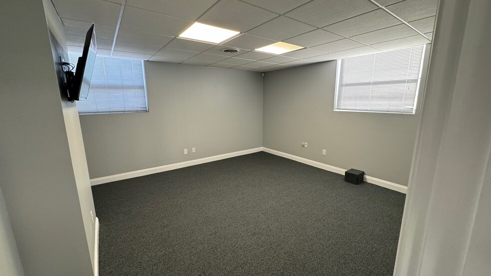 236 Blackford Ave, Middlesex, NJ for lease - Building Photo - Image 3 of 36