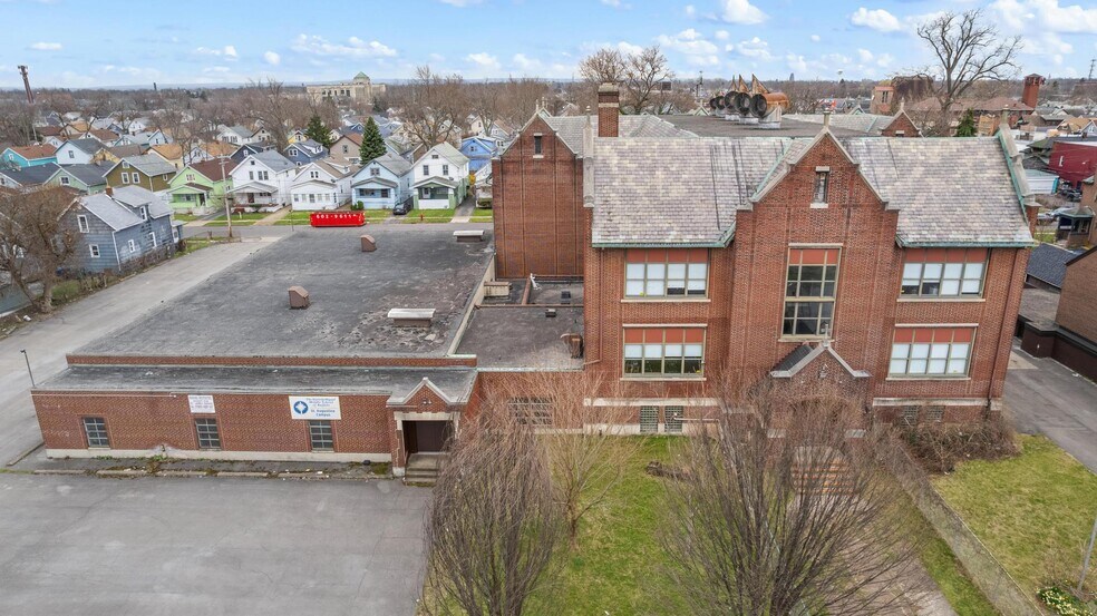 21 Davidson Ave, Buffalo, NY à vendre - Photo principale - Image 1 de 50