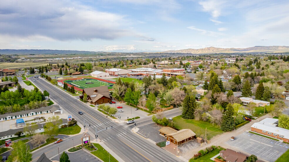 802 Canyon Ave, Cody, WY à vendre - Aérien - Image 3 de 33