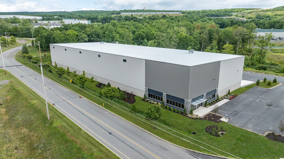 485-495 Research Dr, Pittston Township, PA for lease - Building Photo - Image 1 of 4