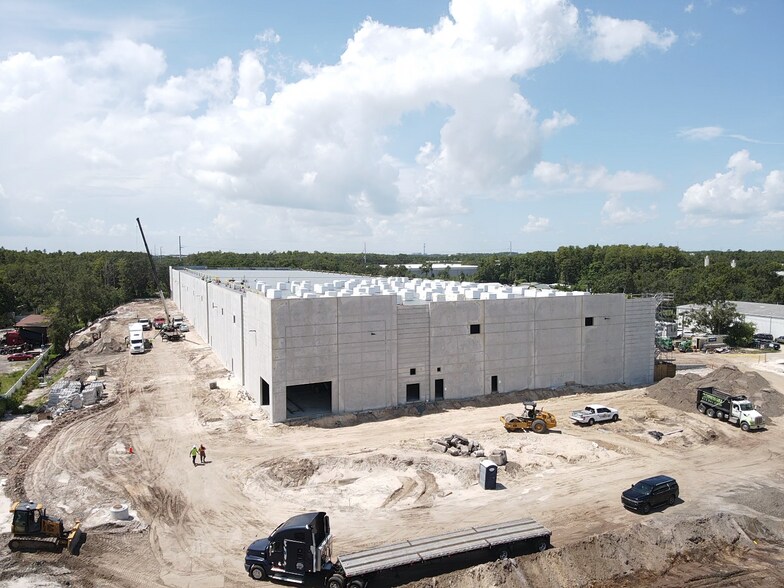 4908 W Linebaugh Ave, Tampa, FL à louer - Photo de construction - Image 1 de 3