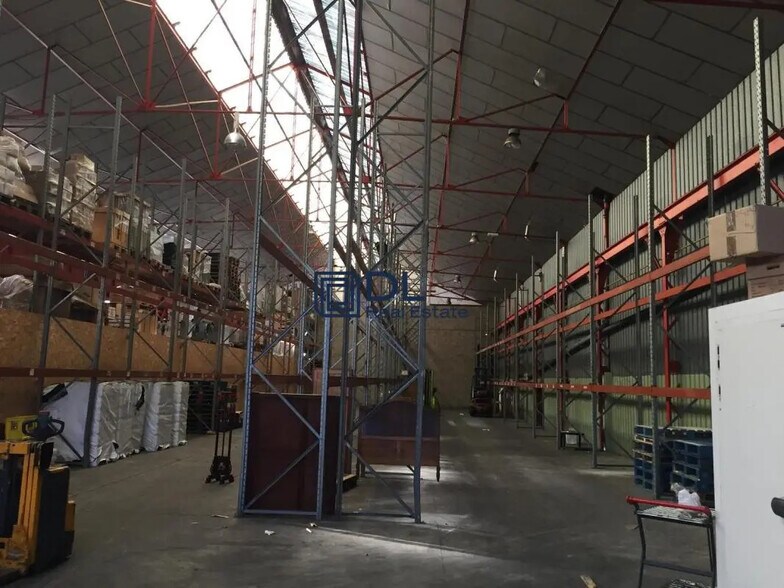 Industrial in Montreuil for lease - Interior Photo - Image 2 of 3
