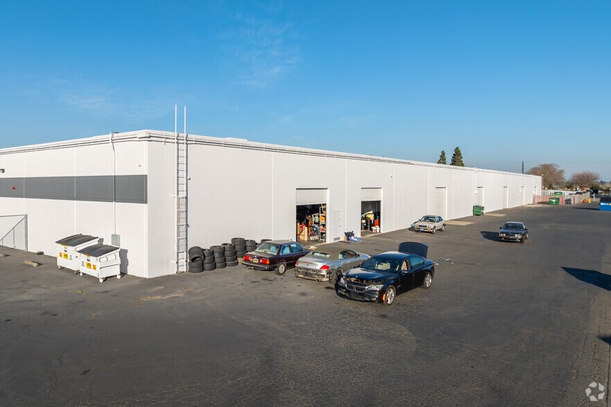 8460 Belvedere Ave, Sacramento, CA à louer - Photo du bâtiment - Image 1 de 1