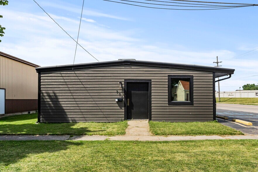 770 E Franklin St, Huntington, IN à vendre - Photo du bâtiment - Image 2 de 31