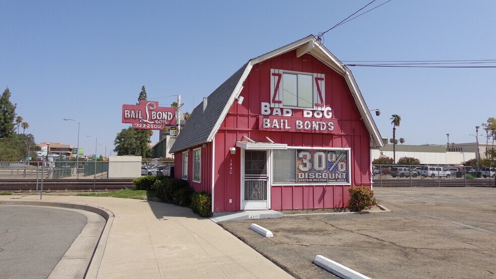 1440 Chester Ave, Bakersfield, CA à louer - Photo du bâtiment - Image 1 de 1
