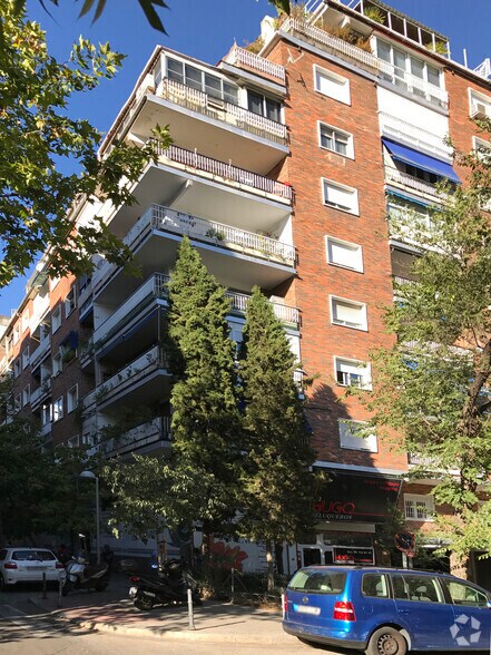 Immeuble residentiel dans Madrid, Madrid à vendre - Photo du bâtiment - Image 2 de 6