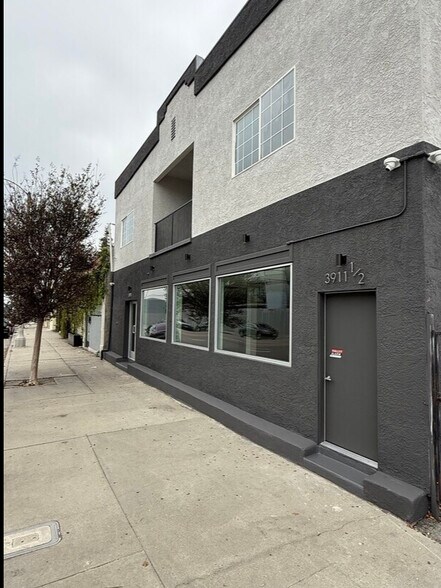 3911 W Jefferson Blvd, Los Angeles, CA à louer - Photo du bâtiment - Image 2 de 10