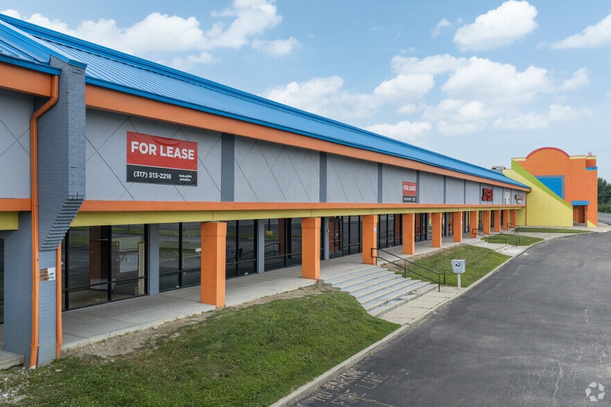 3643-3749 Commercial Dr, Indianapolis, IN for lease - Building Photo - Image 3 of 13