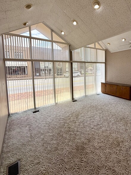 108 S Main St, Madisonville, KY for sale - Building Photo - Image 3 of 75