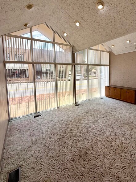 108 S Main St, Madisonville, KY à vendre - Photo du bâtiment - Image 3 de 75