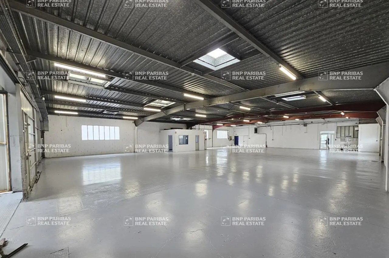 Office in Carquefou for lease Interior Photo- Image 1 of 2