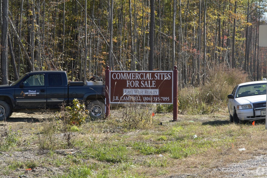 Pocahontas Trl, Quinton, VA à vendre - Photo principale - Image 1 de 2