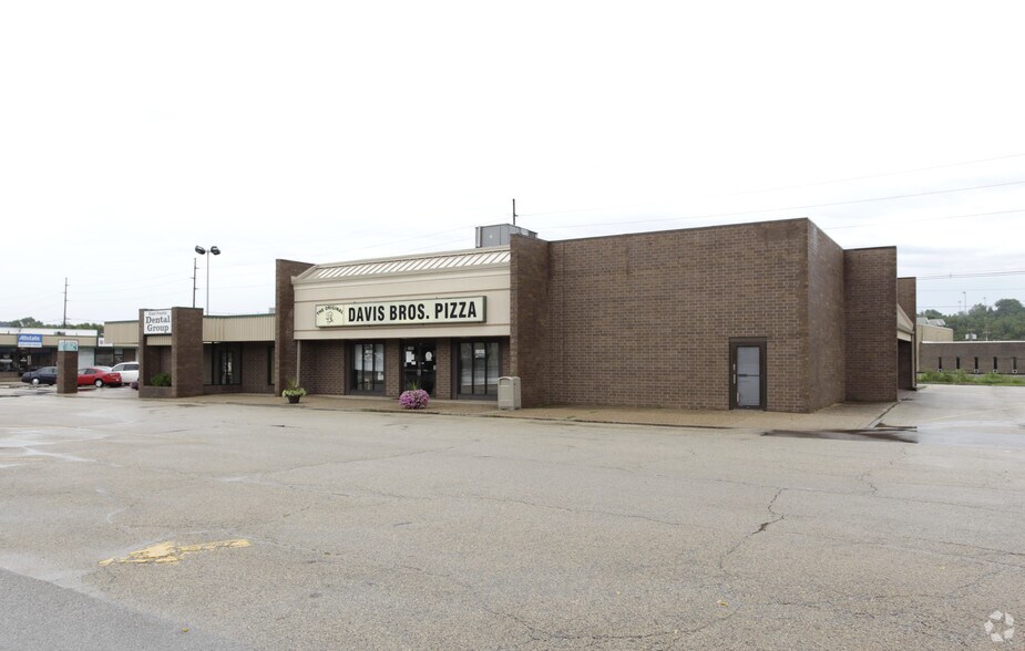 2402-2404 E Washington St, East Peoria, IL à vendre - Photo du bâtiment - Image 2 de 2