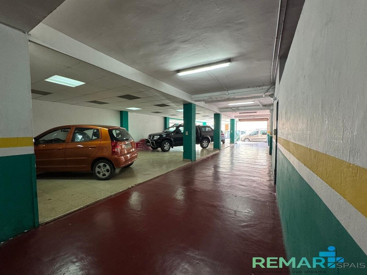 Reus, TAR 43204 - - - Interior Photo - Image 1 of 10