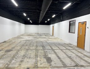 5217-5241 Shoreline Dr, Mound, MN for lease Interior Photo- Image 2 of 2