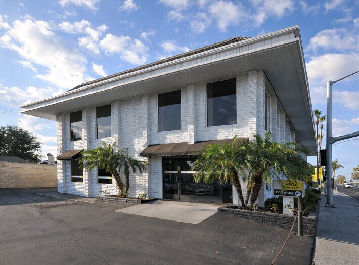 3130 Harbor Blvd, Costa Mesa, CA à louer - Photo du bâtiment - Image 2 de 2
