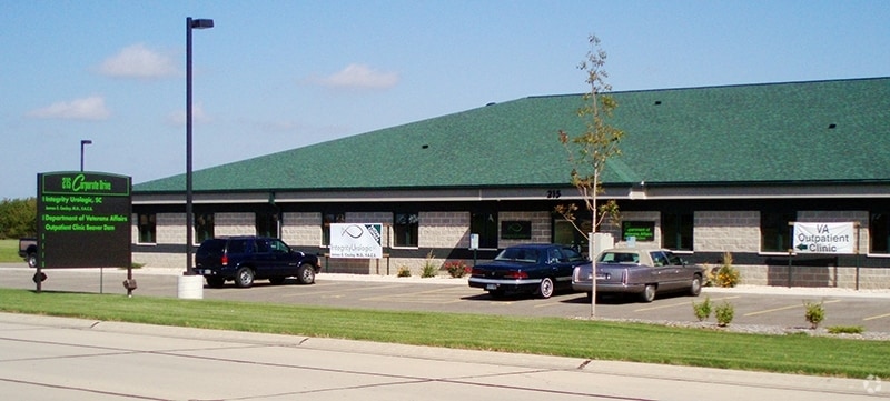 215 Corporate Dr, Beaver Dam, WI for lease - Building Photo - Image 2 of 11