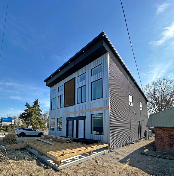 42 Ontario St, Lambton Shores, ON for sale - Building Photo - Image 2 of 12