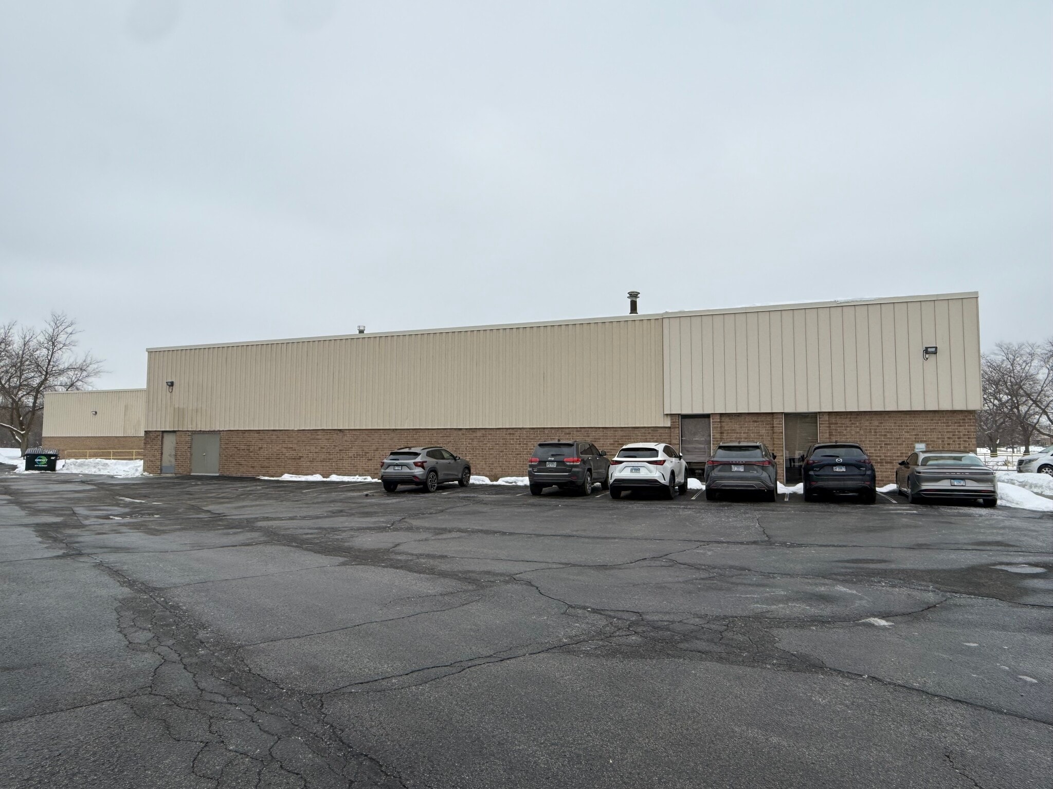 950-970 Tower Rd, Mundelein, IL for lease Primary Photo- Image 1 of 5