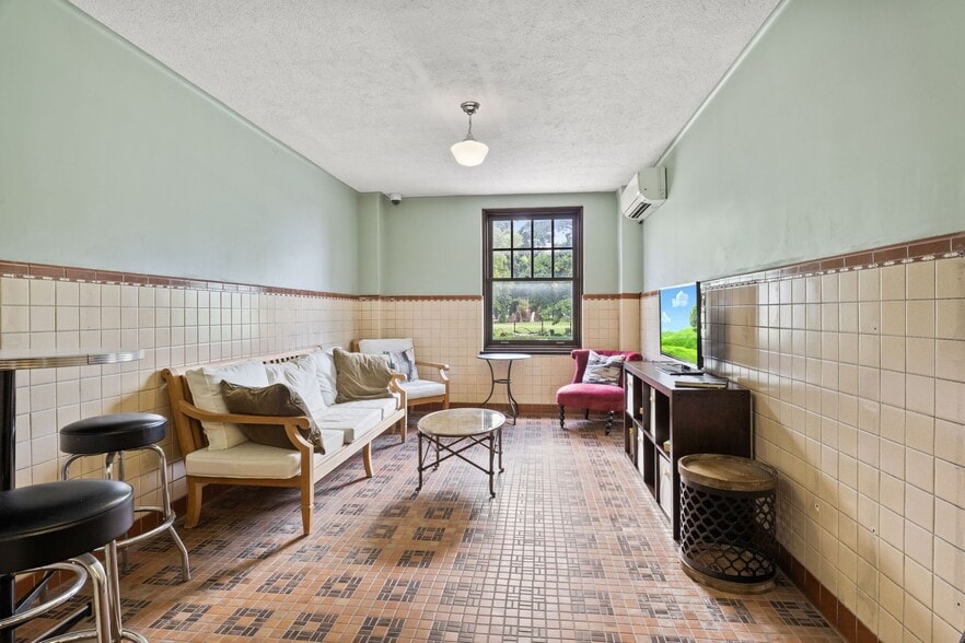 202 Steeples Blvd, Indianapolis, IN à louer - Photo du bâtiment - Image 3 de 8