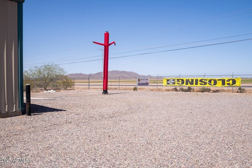 8282 W Sandy Ln, Arizona City, AZ à vendre - Photo du bâtiment - Image 3 de 30