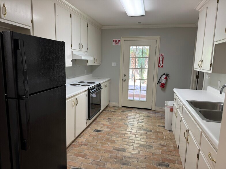 10508 S Glenstone Pl, Baton Rouge, LA à louer - Photo du bâtiment - Image 3 de 8