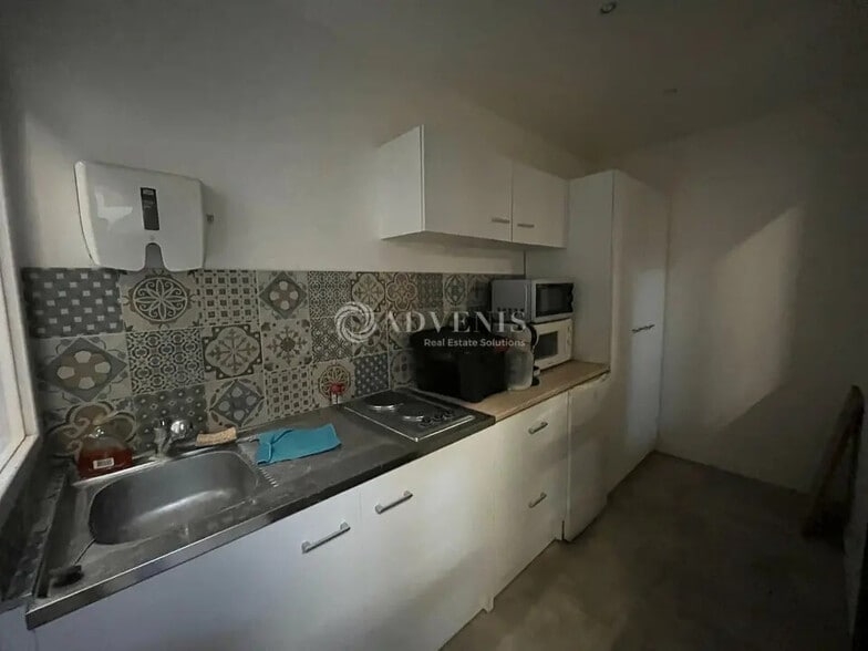 Flex in Lognes for lease - Interior Photo - Image 2 of 6