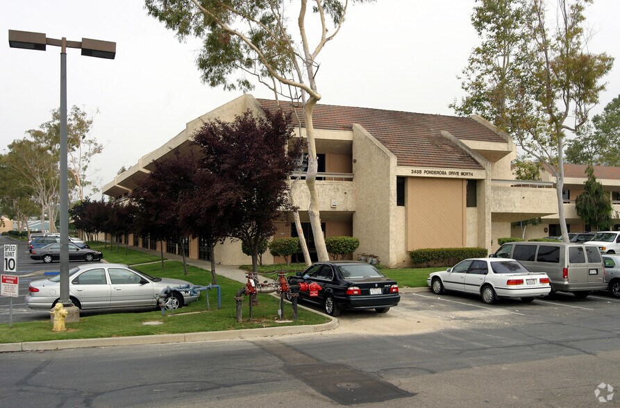 2438 N Ponderosa Dr, Camarillo, CA à vendre - Photo du bâtiment - Image 2 de 18