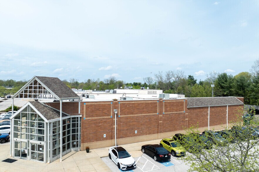 10735 Ravenna Rd, Twinsburg, OH à vendre - Photo du bâtiment - Image 2 de 8