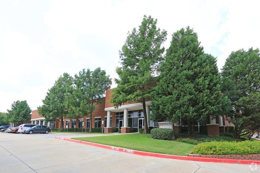 2550 SW Grapevine Pky, Grapevine, TX à louer - Photo du bâtiment - Image 2 de 14