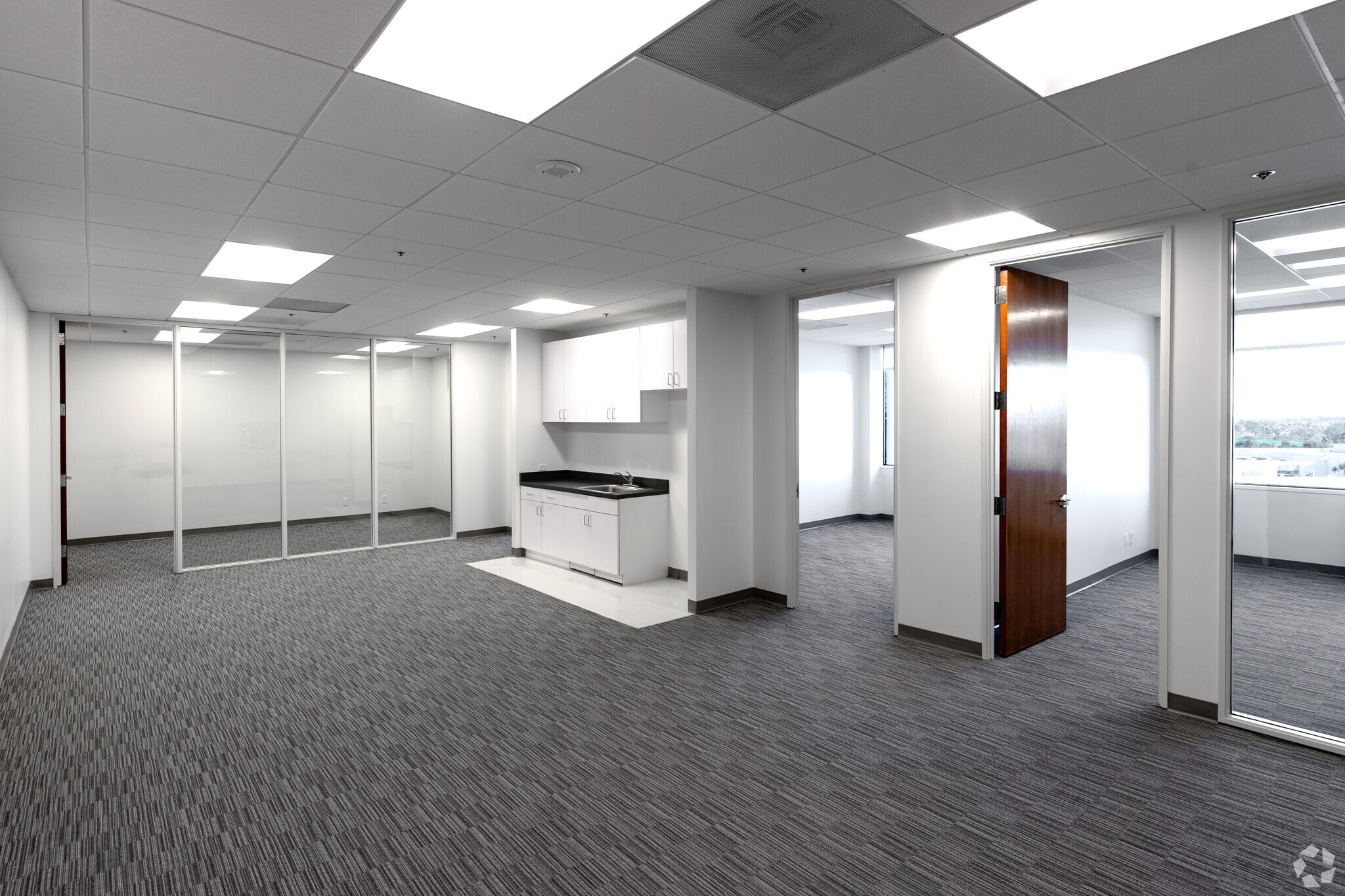 21515 Hawthorne Blvd, Torrance, CA for lease Interior Photo- Image 1 of 4